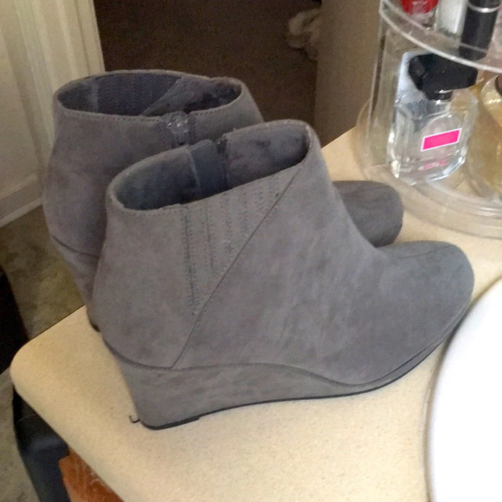 Wedge grey booties